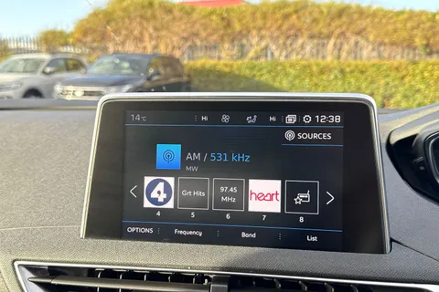 HY70OXT PEUGEOT 3008 1.2 PureTech Allure Euro 6 (s/s) 5dr Thumbnail #42