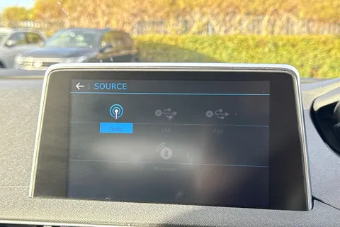 HY70OXT PEUGEOT 3008 1.2 PureTech Allure Euro 6 (s/s) 5dr Thumbnail #44