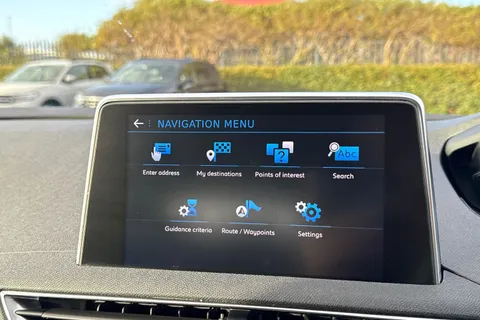 HY70OXT PEUGEOT 3008 1.2 PureTech Allure Euro 6 (s/s) 5dr Thumbnail #48