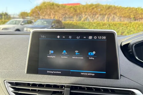 HY70OXT PEUGEOT 3008 1.2 PureTech Allure Euro 6 (s/s) 5dr Thumbnail #50