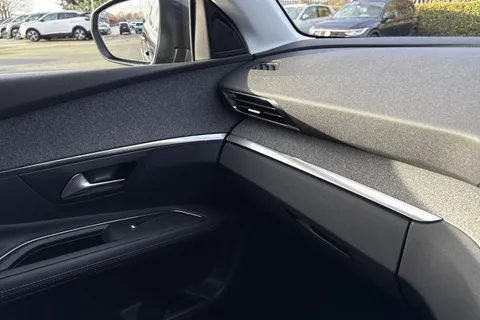 HY70OXT PEUGEOT 3008 1.2 PureTech Allure Euro 6 (s/s) 5dr Thumbnail #60