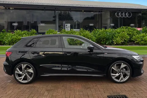 KY25CEA Audi A3 Black Edition 35 TFSI 150 PS S tronic Thumbnail #4