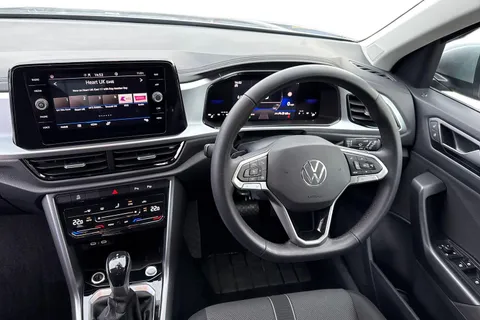 AP25EOB Volkswagen T-Roc 1.5 TSI Match 5dr DSG | Rear Camera | App connect Thumbnail #17