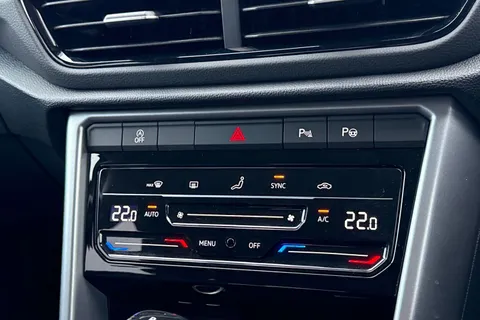 AP25EOB Volkswagen T-Roc 1.5 TSI Match 5dr DSG | Rear Camera | App connect Thumbnail #32