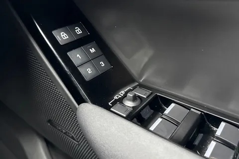 26 of 48 for Land Rover Range Rover Velar 2.0 D200 Dynamic SE 5dr