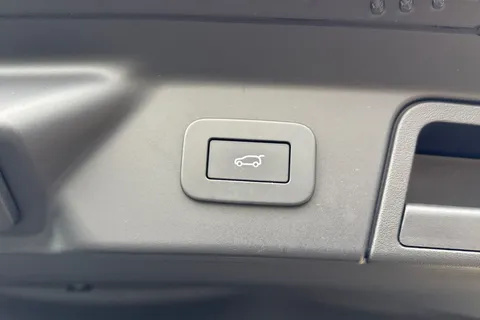 31 of 48 for Land Rover Range Rover Velar 2.0 D200 Dynamic SE 5dr