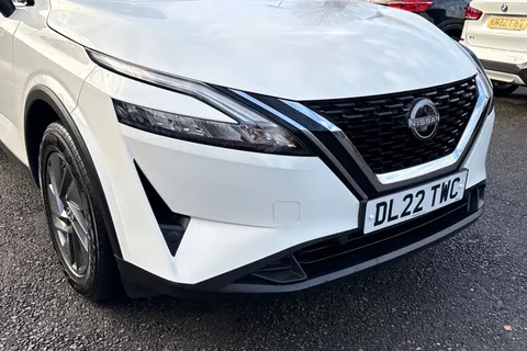 DL22TWC Nissan Qashqai 1.3 DIG-T MHEV Acenta Premium Euro 6 (s/s) 5dr Thumbnail #9