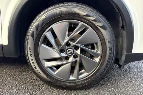 DL22TWC Nissan Qashqai 1.3 DIG-T MHEV Acenta Premium Euro 6 (s/s) 5dr Thumbnail #13