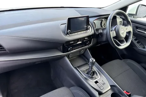 DL22TWC Nissan Qashqai 1.3 DIG-T MHEV Acenta Premium Euro 6 (s/s) 5dr Thumbnail #15