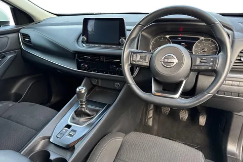 DL22TWC Nissan Qashqai 1.3 DIG-T MHEV Acenta Premium Euro 6 (s/s) 5dr Thumbnail #18