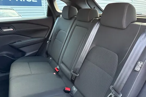 DL22TWC Nissan Qashqai 1.3 DIG-T MHEV Acenta Premium Euro 6 (s/s) 5dr Thumbnail #19