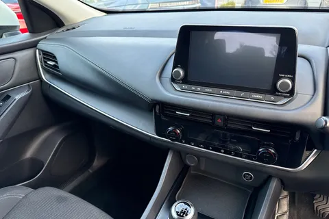 DL22TWC Nissan Qashqai 1.3 DIG-T MHEV Acenta Premium Euro 6 (s/s) 5dr Thumbnail #20