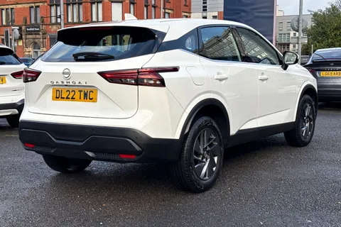 DL22TWC Nissan Qashqai 1.3 DIG-T MHEV Acenta Premium Euro 6 (s/s) 5dr Thumbnail #28