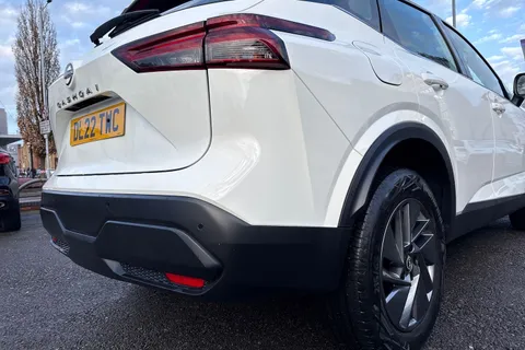 DL22TWC Nissan Qashqai 1.3 DIG-T MHEV Acenta Premium Euro 6 (s/s) 5dr Thumbnail #32