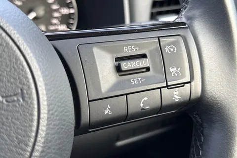 DL22TWC Nissan Qashqai 1.3 DIG-T MHEV Acenta Premium Euro 6 (s/s) 5dr Thumbnail #38