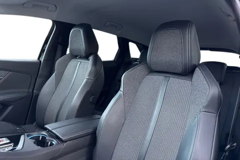 YC71LRZ PEUGEOT 3008 1.6 13.2kWh Allure Premium e-EAT Euro 6 (s/s) 5dr Thumbnail #15