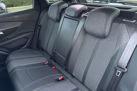 YC71LRZ PEUGEOT 3008 1.6 13.2kWh Allure Premium e-EAT Euro 6 (s/s) 5dr Thumbnail #18