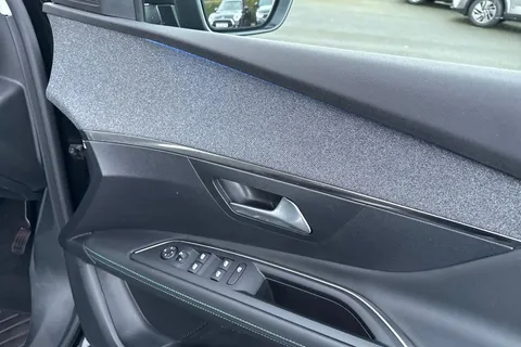 YC71LRZ PEUGEOT 3008 1.6 13.2kWh Allure Premium e-EAT Euro 6 (s/s) 5dr Thumbnail #20