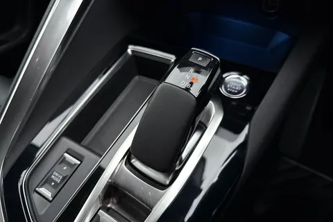 YC71LRZ PEUGEOT 3008 1.6 13.2kWh Allure Premium e-EAT Euro 6 (s/s) 5dr Thumbnail #22