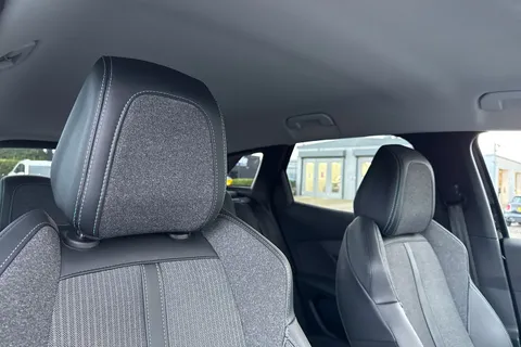 YC71LRZ PEUGEOT 3008 1.6 13.2kWh Allure Premium e-EAT Euro 6 (s/s) 5dr Thumbnail #23