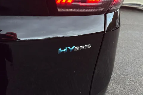 YC71LRZ PEUGEOT 3008 1.6 13.2kWh Allure Premium e-EAT Euro 6 (s/s) 5dr Thumbnail #32