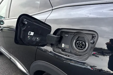 YC71LRZ PEUGEOT 3008 1.6 13.2kWh Allure Premium e-EAT Euro 6 (s/s) 5dr Thumbnail #36