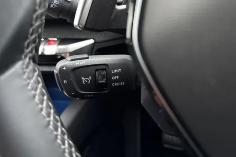 YC71LRZ PEUGEOT 3008 1.6 13.2kWh Allure Premium e-EAT Euro 6 (s/s) 5dr Thumbnail #40