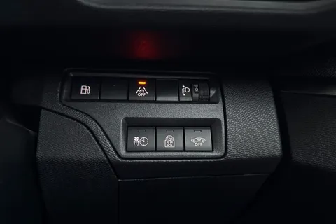 YC71LRZ PEUGEOT 3008 1.6 13.2kWh Allure Premium e-EAT Euro 6 (s/s) 5dr Thumbnail #41