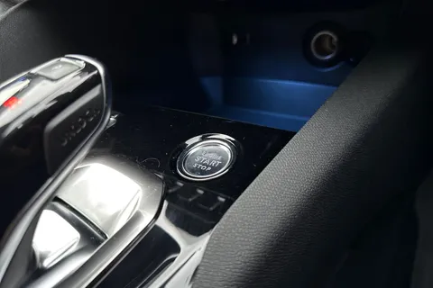 YC71LRZ PEUGEOT 3008 1.6 13.2kWh Allure Premium e-EAT Euro 6 (s/s) 5dr Thumbnail #56