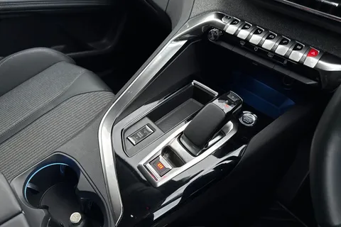 YC71LRZ PEUGEOT 3008 1.6 13.2kWh Allure Premium e-EAT Euro 6 (s/s) 5dr Thumbnail #57