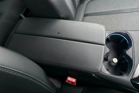 YC71LRZ PEUGEOT 3008 1.6 13.2kWh Allure Premium e-EAT Euro 6 (s/s) 5dr Thumbnail #58