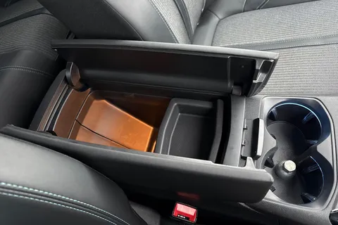 YC71LRZ PEUGEOT 3008 1.6 13.2kWh Allure Premium e-EAT Euro 6 (s/s) 5dr Thumbnail #59