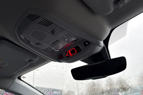 YC71LRZ PEUGEOT 3008 1.6 13.2kWh Allure Premium e-EAT Euro 6 (s/s) 5dr Thumbnail #60