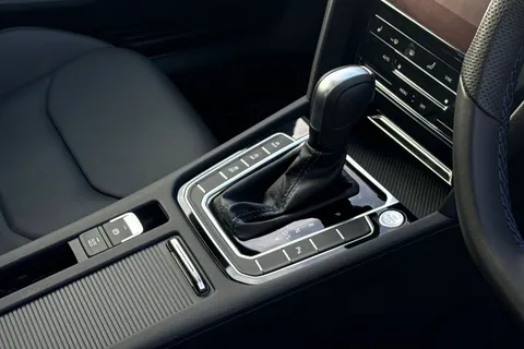 23 of 43 for VOLKSWAGEN ARTEON 2.0 TSI R 5dr 4MOTION DSG