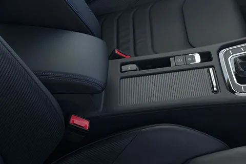 34 of 43 for VOLKSWAGEN ARTEON 2.0 TSI R 5dr 4MOTION DSG