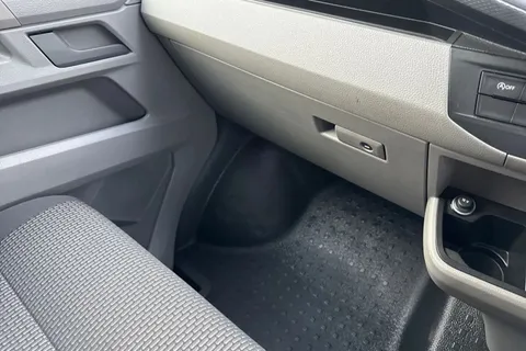 DE74KKB Volkswagen Transporter 2.0 TDI 110 Highline Van Thumbnail #19