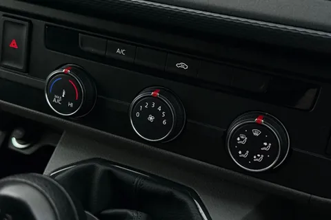 DE74KKB Volkswagen Transporter 2.0 TDI 110 Highline Van Thumbnail #21