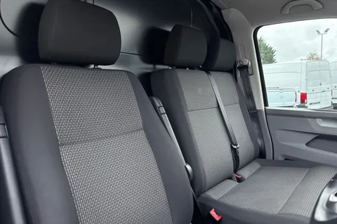 DE74KKB Volkswagen Transporter 2.0 TDI 110 Highline Van Thumbnail #23