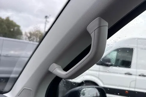 DE74KKB Volkswagen Transporter 2.0 TDI 110 Highline Van Thumbnail #40