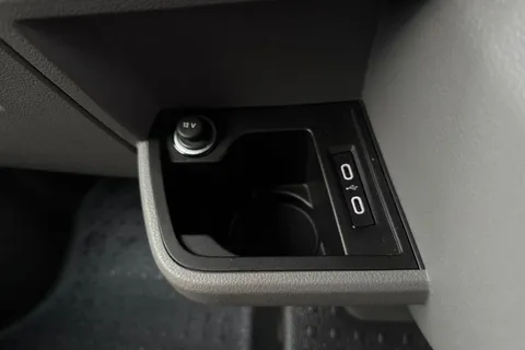 DE74KKB Volkswagen Transporter 2.0 TDI 110 Highline Van Thumbnail #44