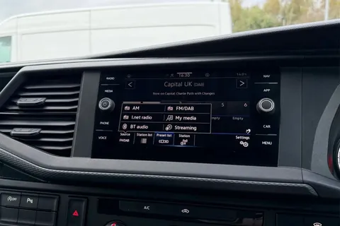 DE74KKB Volkswagen Transporter 2.0 TDI 110 Highline Van Thumbnail #47