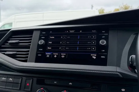 DE74KKB Volkswagen Transporter 2.0 TDI 110 Highline Van Thumbnail #52