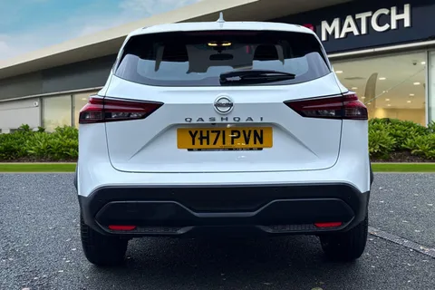 YH71PVN Nissan Qashqai 1.3 DIG-T MHEV Acenta Premium Euro 6 (s/s) 5dr Thumbnail #5