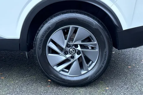 YH71PVN Nissan Qashqai 1.3 DIG-T MHEV Acenta Premium Euro 6 (s/s) 5dr Thumbnail #12