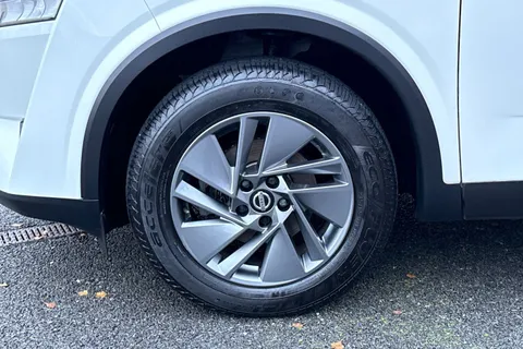 YH71PVN Nissan Qashqai 1.3 DIG-T MHEV Acenta Premium Euro 6 (s/s) 5dr Thumbnail #13