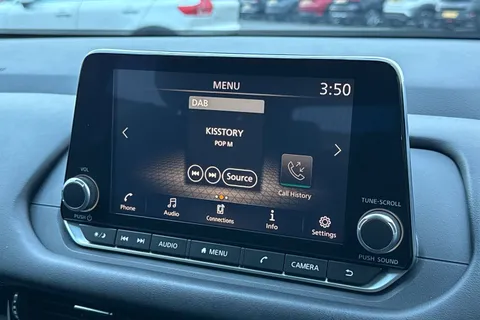 YH71PVN Nissan Qashqai 1.3 DIG-T MHEV Acenta Premium Euro 6 (s/s) 5dr Thumbnail #17