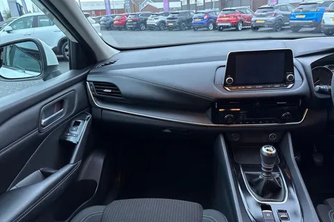 YH71PVN Nissan Qashqai 1.3 DIG-T MHEV Acenta Premium Euro 6 (s/s) 5dr Thumbnail #20