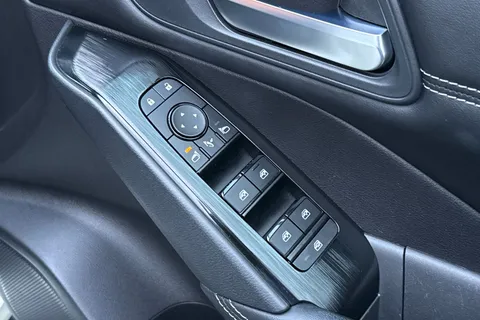 YH71PVN Nissan Qashqai 1.3 DIG-T MHEV Acenta Premium Euro 6 (s/s) 5dr Thumbnail #21