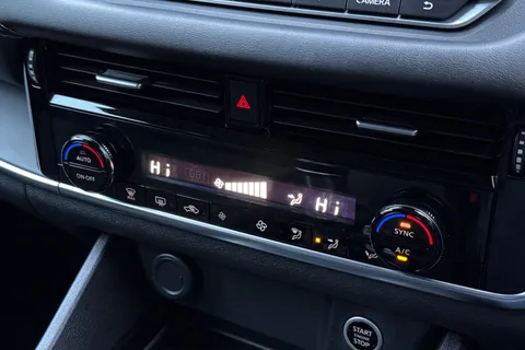 YH71PVN Nissan Qashqai 1.3 DIG-T MHEV Acenta Premium Euro 6 (s/s) 5dr Thumbnail #22