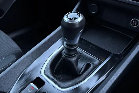 YH71PVN Nissan Qashqai 1.3 DIG-T MHEV Acenta Premium Euro 6 (s/s) 5dr Thumbnail #23